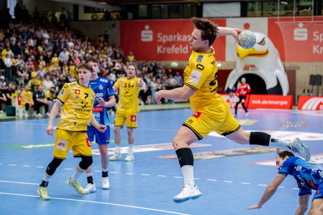 Krefeld, 07 03 2026, Handball, Men, 2 Bundesliga, 23 Matchday, 2025 2026 HSG Krefeld Niederrhein TV Großwallstadt Lukas Siegler HSG Krefeld Niederrhein, 20 at goal throw Krefeld Glockenspitzhalle NRW Germany