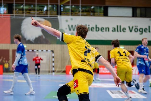 Krefeld, 07 03 2026, Handball, Men, 2 Bundesliga, 23 Matchday, 2025 2026 HSG Krefeld Niederrhein TV Großwallstadt Marvin Kix HSG Krefeld Niederrhein, 7 cheers after a goal Krefeld Glockenspitzhalle NRW Germany