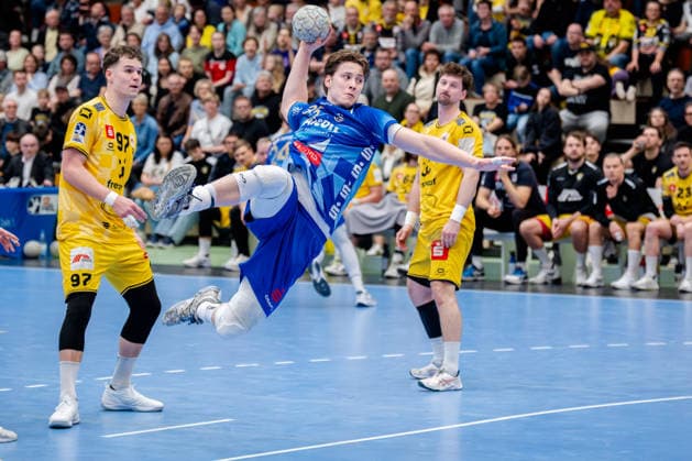 Krefeld, 07 03 2026, Handball, Men, 2 Bundesliga, 23 Matchday, 2025 2026 HSG Krefeld Niederrhein TV Großwallstadt Axel Skaarnaes TV Großwallstadt, 35 at goal throw Krefeld Glockenspitzhalle NRW Germany