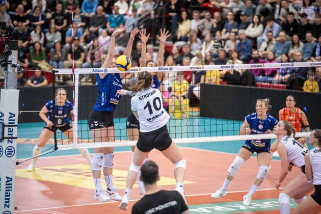 Amelie Strothoff USC Muenster, 10 against Stuttgart block of Pauline Martin Allianz MTV Stuttgart, 11 , left and Anna Koulberg Allianz MTV Stuttgart, 09 GER, Allianz MTV Stuttgart USC Muenster, Volleyball Bundesliga, VBL, 2025 2026 season, 07 03 2026 GER, Allianz MTV Stuttgart USC Muenster, Volleyball Bundesliga, VBL, 2025 2026 season, 07 03 2026 Stuttgart Copyright: xSandyxDinkelackerx EP_SDR