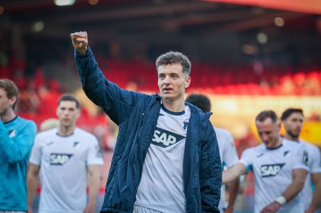 Fisnik Asllani 11 TSG 1899 Hoffenheim celebrates with the fans after the end of the match, Final cheer, 1 FC Heidenheim 1846 vs TSG 1899 Hoffenheim, Football, Men, Bundesliga, Season 2025 2026, Second round, 25 Matchday, 07 03 2026 DFB regulations prohibit any use of photographs as image sequences and or quasi video Heidenheim Baden Wuerttemberg Germany Copyright: xkolbert-press MartinxAgüerax