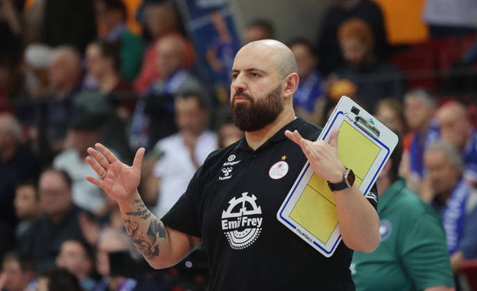 Stuttgart , Bundesliga Volleyball Allianz MTV Stuttgart vs USC Münster , Coach Konstantin Bitter Stgt