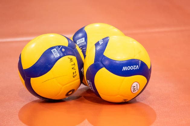Feature, Symbol DVV Volleybaelle, Spielbaelle auf dem Spielfeld GER, Allianz MTV Stuttgart USC Muenster, Volleyball Bundesliga, VBL, Spielzeit 2025 2026, 07 03 2026 GER, Allianz MTV Stuttgart USC Muenster, Volleyball Bundesliga, VBL, Spielzeit 2025 2026, 07 03 2026 Stuttgart Copyright: xSandyxDinkelackerx EP_SDR
