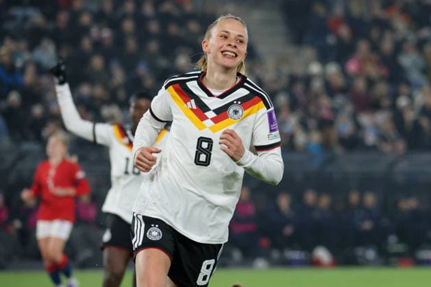 Stavanger, Norway 07 March 2026 UEFA Womens World Cup Qualifier Norway Women vs Germany Women In the picture Scorer Vivien Endemann Germany scores the goal to make it 3 0 for Germany and cheers Copyright: HMBxMedia MadeleinexFantini