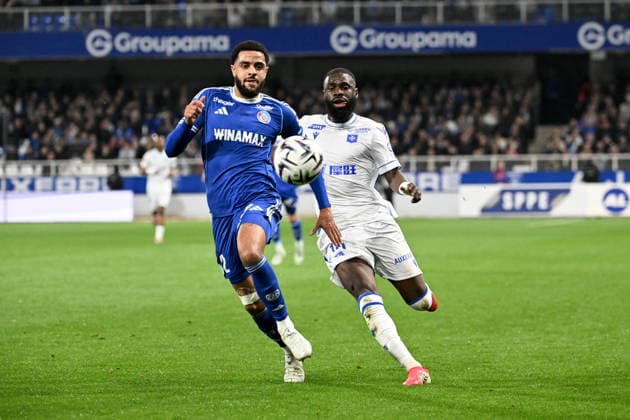 AJ Auxerre v RC Strasbourg Alsace - Ligue 1 McDonald s 2025 2026 02 Andrew OMOBAMIDELE (rcsa) - 10 Lassine SINAYOKO (aja) during the Ligue 1 McDonald s match between AJ Auxerre and RC Strasbourg Alsace at Stade Abbe Deschamps on March 7, 2026 in Auxerre, France. Auxerre France  Copyright: xFEPx 776348310