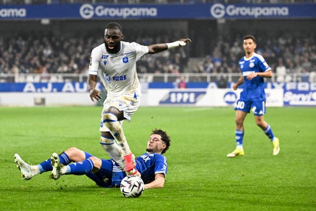 AJ Auxerre v RC Strasbourg Alsace - Ligue 1 McDonald s 2025 2026 29 Samir EL MOURABET (rcsa) - 10 Lassine SINAYOKO (aja) during the Ligue 1 McDonald s match between AJ Auxerre and RC Strasbourg Alsace at Stade Abbe Deschamps on March 7, 2026 in Auxerre, France. Auxerre France  Copyright: xFEPx 776348310