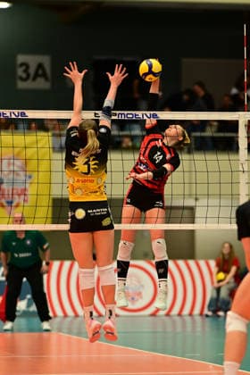 Volleyball I Women I Season 2025 2026 I Bundesliga I Main Round I ETV Hamburger Volksbank Volleys VfB 91 Suhl I 07 03 2026 Lara Nagels 3, VfB Suhl LOTTO Thüringen Fiona Dittmann 14, ETV Hamburger Volksbank Volleys Hamburg CU Arena Hamburg Germany Copyright: xLobeca FelixxSchlikisx
