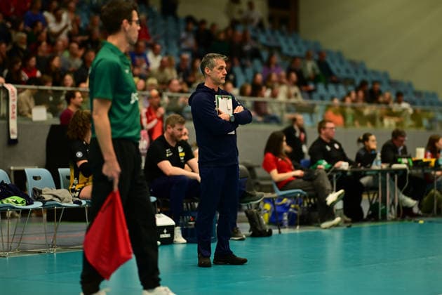 Volleyball I Women I Season 2025 2026 I Bundesliga I Main Round I ETV Hamburger Volksbank Volleys VfB 91 Suhl I 07 03 2026 Laszlo Hollosy VfB Suhl LOTTO Thüringen Hamburg CU Arena Hamburg Germany Copyright: xLobeca FelixxSchlikisx
