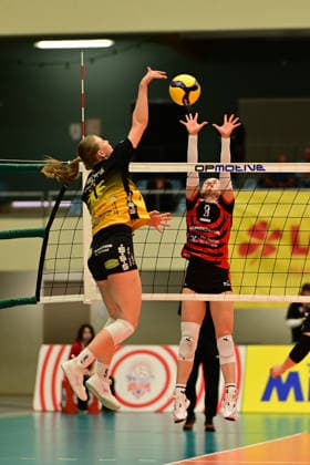Volleyball I Women I Season 2025 2026 I Bundesliga I Main Round I ETV Hamburger Volksbank Volleys VfB 91 Suhl I 07 03 2026 Emma Sambale 7, VfB Suhl LOTTO Thüringen Zoe Konjer 8, ETV Hamburger Volksbank Volleys Hamburg CU Arena Hamburg Germany Copyright: xLobeca FelixxSchlikisx