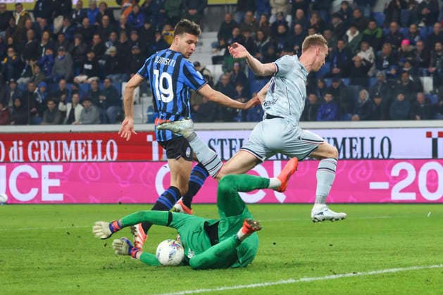 Atalanta BC v Udinese Calcio - Serie A Marco Carnesecchi and Lennon Miller play during the Serie A match between Atalanta BC and Udinese in Bergamo, Italy, on March 7, 2026, at New Balance Arena Bergamo Italy  Copyright: xMairoxCinquettix originalFilename:cinquetti-atalanta260307_npg07.jpg