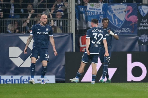 Jubel 1 0 Philipp Hofmann VfL Bochum , Maximilian Wittek VfL Bochum , Farid Alfa Ruprecht VfL Bochum , v li 07 03 2026, Fußball 2 Bundesliga, Saison 2025 2026, 25 Spieltag, VfL Bochum 1 FC Kaiserslautern DFL regulations prohibit any use of photographs as image sequences and or quasi video Bochum Vonovia Ruhrstadion Nordrhein Westfalen Germany Team2