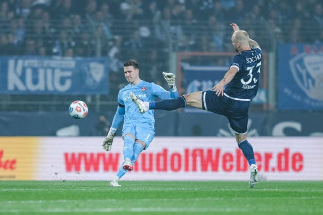 Soccer 2 Bundesliga 25 Matchday VfL Bochum 1 FC Kaiserslautern on 07 03 2026 at Vonovia Ruhrstadion in Bochum Julian Krahl Kaiserslautern , left Philipp Hofmann Bochum , right DFL regulations prohibit any use of photographs as image sequences and or quasi video xJRx