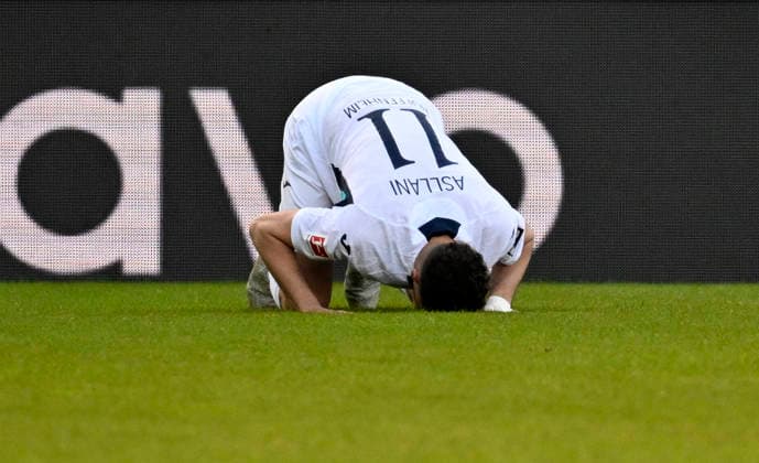 GOAL to 0 3 Fisnik Asllani TSG 1899 Hoffenheim 11 Goal celebration prays 1 FC Heidenheim 1846 FCH vs TSG 1899 Hoffenheim 07 03 2026 DFL REGULATIONS PROHIBIT ANY USE OF PHOTOGRAPHS AS IMAGE SEQUENCES AND OR QUASI VIDEO 1 FC Heidenheim 1846 FCH vs TSG 1899 Hoffenheim