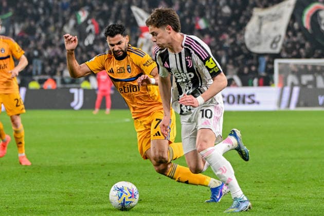 Juventus Kenan Yildiz fights for the ball with Pisa™s Mehdi Leris during the Serie A soccer match between Juventus and Pisa at the Allianz Stadium in Genoa, Italy - Saturday, March 07, 2026. - Soccer .  Copyright: xTanoxPecoraro LaPressex
