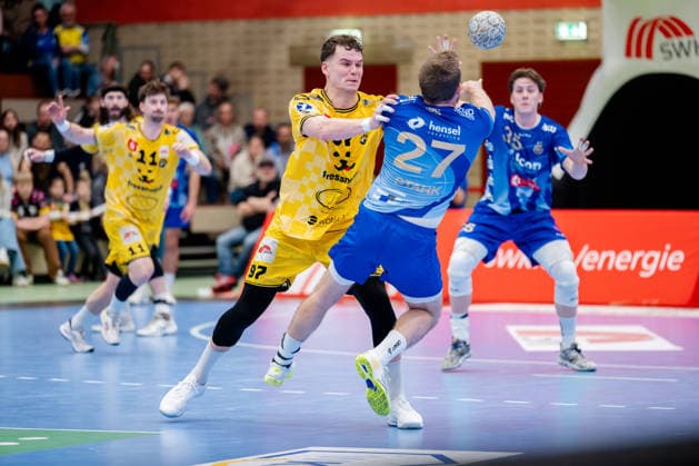 Krefeld, 07 03 2026, Handball, Men, 2 Bundesliga, 23 Matchday, 2025 2026 HSG Krefeld Niederrhein TV Großwallstadt Matija Mircic HSG Krefeld Niederrhein, 97 in duel with Mario Stark TV Großwallstadt, 27 Krefeld Glockenspitzhalle NRW Germany