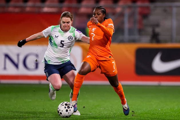 UTRECHT, NETHERLANDS - MARCH 7: Aoife Mannion of Republic of Ireland and Lineth Beerensteyn of the Netherlands battle for possession during the 2027 FIFA Women s World Cup Qualifier match between Netherlands and Republic of Ireland at Stadion Galgenwaard on March 7, 2026 in Utrecht, Netherlands. (Photo by Rene Nijhuis) WPS  Copyright: xRenexNijhuis