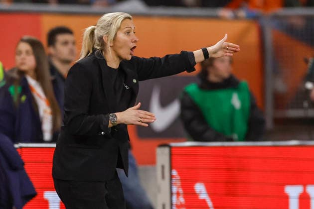 2026-03-07 Netherlands v Ireland - Women s world cup qualifier BERLIN, GERMANY - MARCH 7: Headcoach Carla Ward during the Women s world cup qualifier match between Netherlands and Ireland at Olympiastadium on March 7, 2026 in Berlin, Germany. Berlin Olympiastadium Germany Content not available for redistribution in The Netherlands directly or indirectly through any third parties. Copyright: xBenxGalx