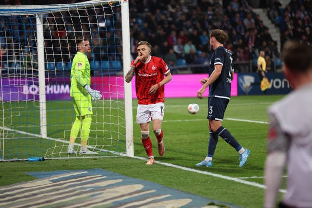 07 03 2026, xrekx, Fußball 2 Bundesliga, VfL Bochum 1 FC Kaiserslautern v l Torjubel nach dem Tor zum celebrating the goal celebrate 1 1 durch Norman Bassette 1 FC Kaiserslautern Timo Horn VfL Bochum DFL DFB REGULATIONS PROHIBIT ANY USE OF PHOTOGRAPHS as IMAGE SEQUENCES and or QUASI VIDEO Bochum