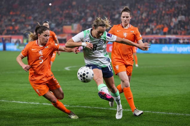2027 FIFA Women s World Cup Qualifier, Stadion Galgenwaard, Utrecht, Netherlands 7 3 2026 Netherlands vs Republic of Ireland Ireland s Kyra Carusa with Marisa Olislagers of Netherlands Kyra Carusa with Marisa Olislagers 7 3 2026  Copyright: x INPHO RyanxByrnex RB3_4224