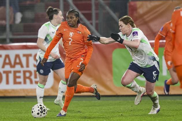 UTRECHT , 07-03-2026 , Stadium Galgenwaard , season 2025 2026 , Women s European Qualifiers , match between The Netherlands and Republic of Ireland , picture shows Netherlands player Lineth Beerensteyn and Ireland player Aoife Mannion Netherlands - Ireland (women)  x202163486x Copyright: