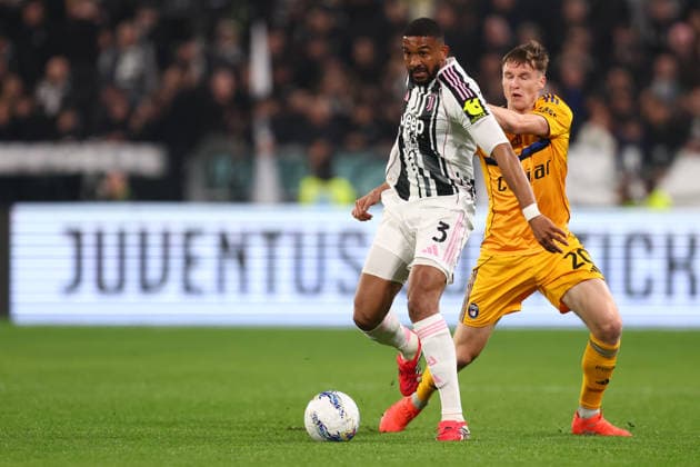 Gleison Bremer (Juventus Fc) und Michel Aebischer (Pisa Sc) battle for the ball, Serie A, Juventus FC v Pisa SC , Allianz Stadium, March 7, 2026, Turin, Italy.