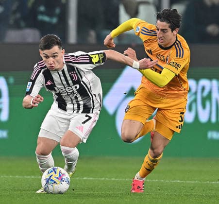 March 7, 2026, Turin, Italy: Juventus Francisco Conceicao and Pisa s Samuele Angori in action during the italian Serie A soccer match Juventus FC vs Pisa SC a at the Allianz Stadium in Turin, Italy, 7 March 2026 ANSA ALESSANDRO DI MARCO. Serie A: Juventus FC Vs Pisa SC  - ZUMAa110 20260307_zaf_a110_059 Copyright: xAlessandroxDixMarcox