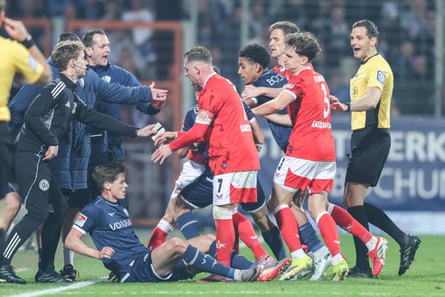 Soccer 2 Bundesliga 25 Matchday VfL Bochum 1 FC Kaiserslautern on 07 03 2026 at Vonovia Ruhrstadion in Bochum Rudelbildung Oliver Olsen Bochum lies on the ground DFL regulations prohibit any use of photographs as image sequences and or quasi video xJRx