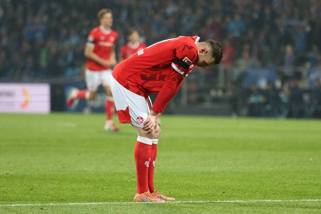 07 03 2026, xrekx, Fußball 2 Bundesliga, VfL Bochum 1 FC Kaiserslautern v l Luca Sirch 1 FC Kaiserslautern enttaeuscht, enttäuscht, schaut enttaeuscht, traurig, frustriert, niedergeschlagen, disappointed, sad, frustrated DFL DFB REGULATIONS PROHIBIT ANY USE OF PHOTOGRAPHS as IMAGE SEQUENCES and or QUASI VIDEO Bochum