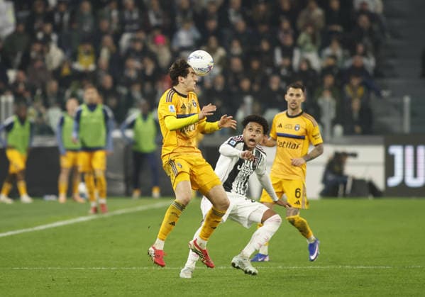 Antonio Caracciolo of Pisa SC and Weston McKennie of Juventus FC during the Italian Serie A, season 2025-2026, football match between Juventus FC and Pisa SC on 07 March 2026 at Allianz Stadium, Turin, Italy. Photo, Nderim Kaceli  Copyright: xNderimxKaceli IPAxSportx xipa-agency.netx xx IPA_72534569 IPA_Agency_IPA72534569