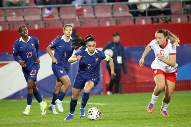 football, éliminatoire de la coupe du monde féminine 2027, j2, france - pologne NICOLAS GOISQUE MAXPPP - 07 03 2026, 21h10, stade gaston gérard de dijon , football, éliminatoire de la coupe du monde féminine 2027, 2ème journée, france - pologne, la capitaine françise sakina karchaoui à la relance Dijon, France, march 7th 2026 Football, Women s World Cup 2027 qualifier, Matchday 2, France vs. Poland Copyright: xMAXPPPxNICOLASxGOISQUEx GSQ202603071446 GSQ202603071446