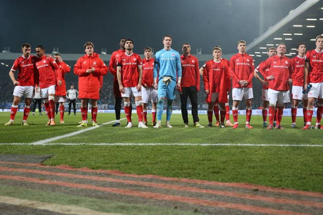 07 03 2026, xrekx, Fussball 2 Bundesliga, VfL Bochum 1 FC Kaiserslautern v l FCK Mannschaft bedankkt sich dank sich bei den Fans, the player thanks the fans for their support DFL DFB REGULATIONS PROHIBIT ANY USE OF PHOTOGRAPHS as IMAGE SEQUENCES and or QUASI VIDEO Bochum