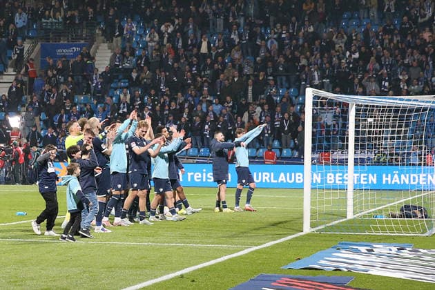07 03 2026, xrekx, Fußball 2 Bundesliga, VfL Bochum 1 FC Kaiserslautern v l VfL Bochum Mannschaft, Spieler, jubeln nach Spielende, Team, Player, celebrate at the end of the match DFL DFB REGULATIONS PROHIBIT ANY USE OF PHOTOGRAPHS as IMAGE SEQUENCES and or QUASI VIDEO Bochum