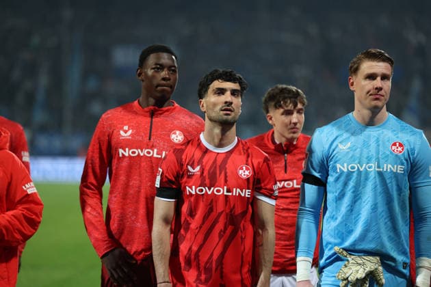 07 03 2026, xrekx, Soccer 2 Bundesliga, VfL Bochum 1 FC Kaiserslautern v l Enis Kamga 1 FC Kaiserslautern Mahir Emreli 1 FC Kaiserslautern Owen Gibs 1 FC Kaiserslautern Julian Krahl 1 FC Kaiserslautern disappointed, disappointed, looks disappointed, sad, frustrated, dejected, disappointed, sad, frustrated thank you thank the fans, the player thanks the fans for their support DFL DFB REGULATIONS PROHIBIT ANY USE OF PHOTOGRAPHS as IMAGE SEQUENCES and or QUASI VIDEO Bochum