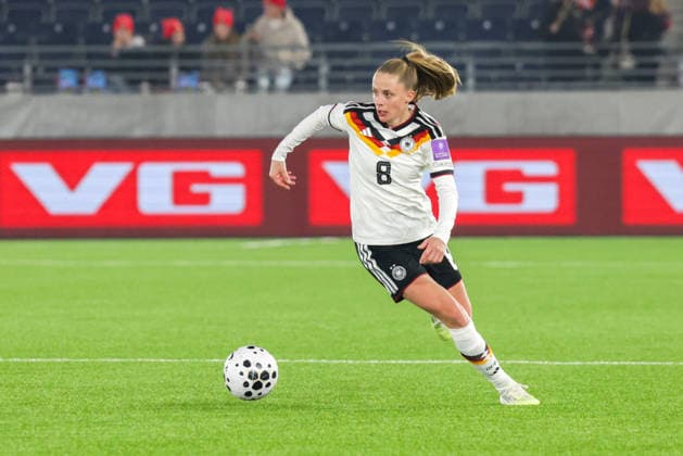 07.03.2026, xgrfx, Fussball WM Qualifikation Frauen, Norwegen - Deutschland v.l. Vivien Endemann (Deutsche Frauennationalmannschaft) (DFL DFB REGULATIONS PROHIBIT ANY USE OF PHOTOGRAPHS as IMAGE SEQUENCES and or QUASI-VIDEO) Stavanger *** 07 03 2026, xgrfx, Soccer World Cup Qualification Women, Norway Germany v l Vivien Endemann German Womens National Team DFL DFB REGULATIONS PROHIBIT ANY USE OF PHOTOGRAPHS as IMAGE SEQUENCES and or QUASI VIDEO Stavanger