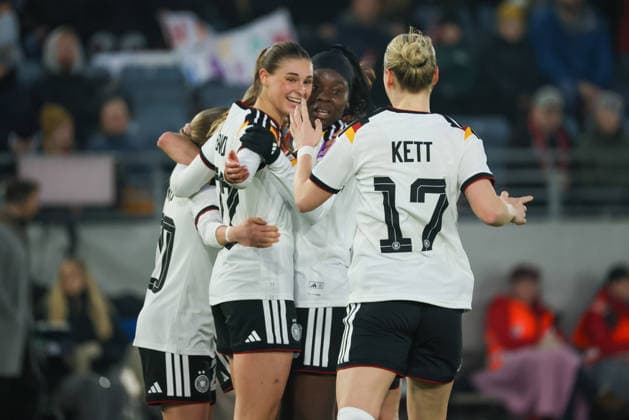 Stavanger, Norway 07 March 2026 UEFA Womens World Cup Qualifier Norway Women vs Germany Women In the picture goal scorer Elisa Senß Senss Germany , not in the picture, makes the goal to 1 0 for Germany and Jule Brand Germany , Nicole Anyomi Germany and Rebecca Knaak Germany cheer Copyright: HMBxMedia MadeleinexFantini