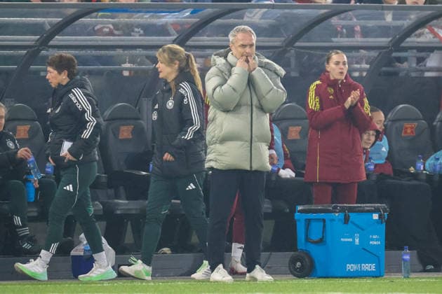 Stavanger, Norway 07 March 2026 UEFA Womens World Cup Qualifier Norway Women vs Germany Women In the picture from left the third national coach Christian Wück Wueck Germany whistles Copyright: HMBxMedia MadeleinexFantini