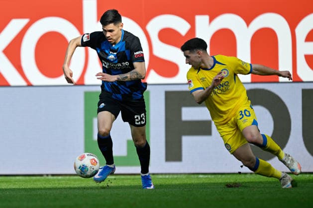 Paderborn, Home Deluxe Arena, 07 03 26, GER, Herren, 2 Bundesliga, Saison 2025 2026, SC Paderborn 07 Eintracht Braunschweig Bild v li im Zweikampf Raphael OBERMAIR Paderborn und Robin Heußer Braunschweig DFL regulations prohibit any use of photographs as image sequences and or quasi video NRW Deutschland