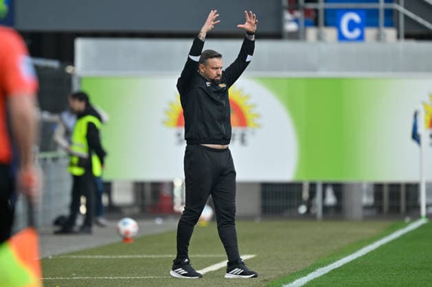Paderborn, Home Deluxe Arena, 07.03.26, GER, Herren, 2.Bundesliga, Saison 2025-2026, SC Paderborn 07 - Eintracht Braunschweig Bild: Trainer Heiner BACKHAUS (Braunschweig) DFL regulations prohibit any use of photographs as image sequences and or quasi-video. NRW Deutschland *** Paderborn, Home Deluxe Arena, 07 03 26, GER, Herren, 2 Bundesliga, Saison 2025 2026, SC Paderborn 07 Eintracht Braunschweig Bild Trainer Heiner BACKHAUS Braunschweig DFL regulations prohibit any use of photographs as image sequences and or quasi video NRW Germany