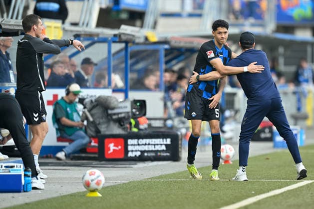 Paderborn, Home Deluxe Arena, 07 03 26, GER, Herren, 2 Bundesliga, Saison 2025 2026, SC Paderborn 07 Eintracht Braunschweig Bild v li Santiago CASTANEDA Paderborn und Trainer Ralf KETTEMANN Paderborn DFL regulations prohibit any use of photographs as image sequences and or quasi video NRW Deutschland