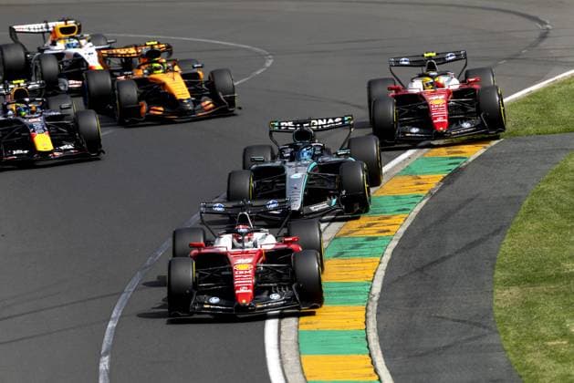 MELBOURNE - Charles Leclerc (Ferrari), George Russell (Mercedes), Lewis Hamilton (Ferrari), Isack Hadjar (Red Bull Racing), Lando Norris (McLaren) during the start of the race at Albert Park Circuit in the lead-up to the Australian Grand Prix. SANDER KONING ANP xVIxANPxSportx xxANPxIVx 552738709 originalFilename: 552738709.jpg