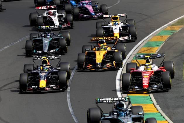 MELBOURNE - George Russell (Mercedes), Lewis Hamilton (Ferrari), Isack Hadjar (Red Bull Racing), Lando Norris (McLaren), Andrea Kimi Antonelli (Mercedes), Arvid Lindblad (Racing Bulls) during the start of the race at Albert Park Circuit in the lead-up to the Australian Grand Prix. SANDER KONING ANP xVIxANPxSportx xxANPxIVx 552738714 originalFilename: 552738714.jpg