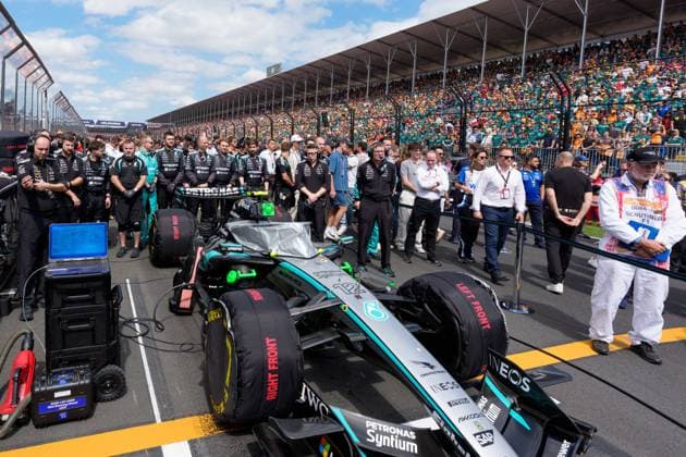 March 8, 2026, Melbourne, Victoria, Australia: Mechanics for 12 KIMI ANTONELLI from the Mercedes AMG Petronas F1 Team stands for the national anthem prior to the race at the Formula 1 Qatar Airways Australian Grand Prix 2026 at Albert Park, Melbourne, Australia. Antonelli,Kimi Melbourne Australia - ZUMAl303 20260308_aaf_l303_012 Copyright: xSydneyxLowx