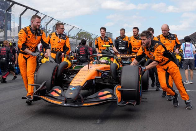 March 8, 2026, Melbourne, Victoria, Australia: 1 LANDO NORRIS from the McLaren Mastercard F1 Team driving the Mercedes powered McLaren MCL40 prepares for the race at the Formula 1 Qatar Airways Australian Grand Prix 2026 at Albert Park, Melbourne, Australia. Melbourne Australia - ZUMAl303 20260308_aaf_l303_018 Copyright: xSydneyxLowx