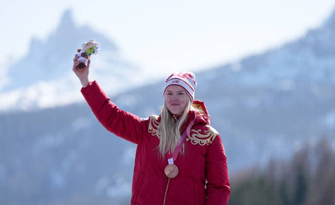 (260308) -- CORTINA D AMPEZZO, March 8, 2026 -- Bronze medalist Varvara Voronchikhina of Russia reacts during the awarding ceremony after the para alpine skiing women s downhill standing match at the Milan-Cortina 2026 Paralympic Winter games, Winterspiele,Spiele, Summer games in Cortina D ampezzo, Italy, March 7, 2026. ) (SP)ITALY-CORTINA D AMPEZZO-PARALYMPIC WINTER GAMES-PARA ALPINE SKIING-WOMEN S DOWNHILL STANDING WangxKaiyan 
