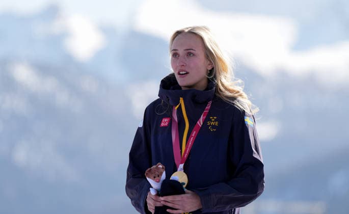 (260308) -- CORTINA D AMPEZZO, March 8, 2026 -- Gold medalist Ebba Aarsjoe of Sweden reacts during the awarding ceremony after the para alpine skiing women s downhill standing match at the Milan-Cortina 2026 Paralympic Winter games, Winterspiele,Spiele, Summer games in Cortina D ampezzo, Italy, March 7, 2026. ) (SP)ITALY-CORTINA D AMPEZZO-PARALYMPIC WINTER GAMES-PARA ALPINE SKIING-WOMEN S DOWNHILL STANDING WangxKaiyan 