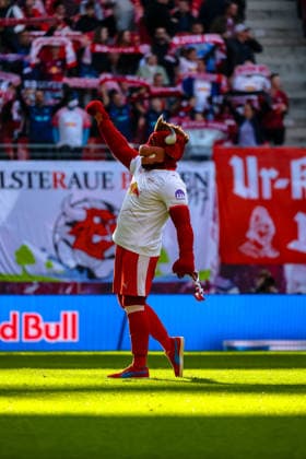 Bulli RB Leipzig, Mascot before the match, RB Leipzig vs FC Augsburg, Football, 1 Bundesliga, 25 Matchday, Season 2025 2026, 07 03 2026,¨ DFL REGULATIONS PROHIBIT ANY USE OF PHOTOGRAPHS AS IMAGE SEQUENCES AND OR QUASI VIDEO,¨ RB Leipzig vs FC Augsburg, Football, 1 Bundesliga, 25 Matchday, Season 2025 2026, 07 03 2026 Leipzig Copyright: xEibner-Pressefoto LauraxRoemerx EP_LRR