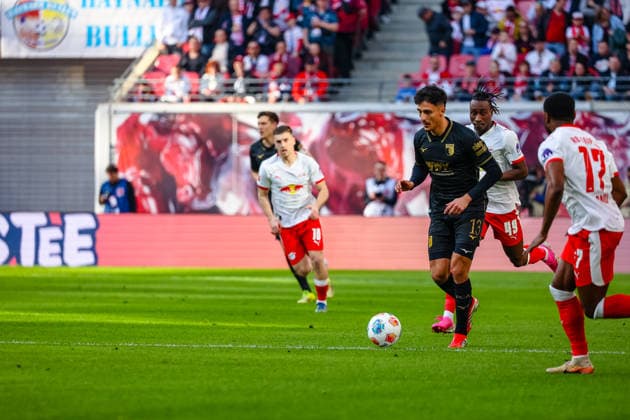 Dimitrios Giannoulis FC Augsburg, 13 on the ball, RB Leipzig vs FC Augsburg, Football, 1 Bundesliga, Matchday 25, Season 2025 2026, 07 03 2026,¨ DFL REGULATIONS PROHIBIT ANY USE OF PHOTOGRAPHS AS IMAGE SEQUENCES AND OR QUASI VIDEO,¨ RB Leipzig vs FC Augsburg, Football, 1 Bundesliga, Matchday 25, Season 2025 2026, 07 03 2026 Leipzig Copyright: xEibner-Pressefoto LauraxRoemerx EP_LRR