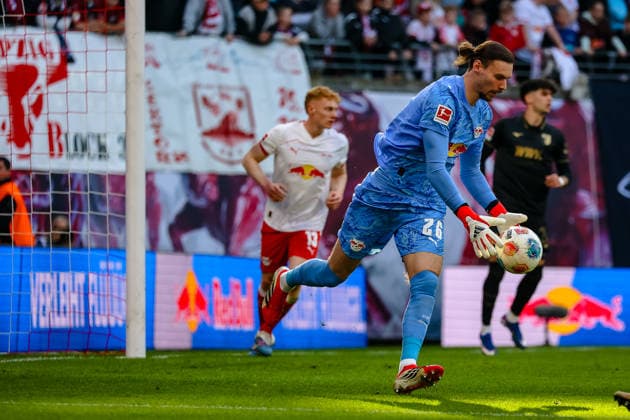 Maarten Vandevoordt RB Leipzig, 26 haelt den Ball, RB Leipzig vs FC Augsburg, Football, 1 Bundesliga, 25 Spieltag, Saison 2025 2026, 07 03 2026,¨ DFL REGULATIONS PROHIBIT ANY USE OF PHOTOGRAPHS AS IMAGE SEQUENCES AND OR QUASI VIDEO,¨ RB Leipzig vs FC Augsburg, Football, 1 Bundesliga, 25 Spieltag, Saison 2025 2026, 07 03 2026 Leipzig Copyright: xEibner-Pressefoto LauraxRoemerx EP_LRR