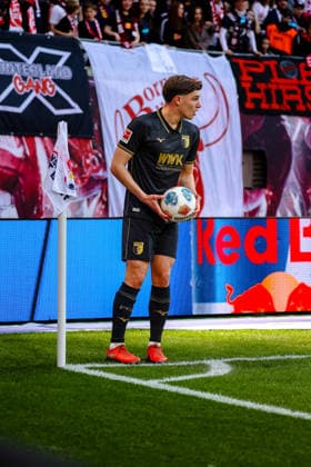 Mert Koemuer FC Augsburg, 36 at the corner, RB Leipzig vs FC Augsburg, Football, 1 Bundesliga, 25 Matchday, Season 2025 2026, 07 03 2026,¨ DFL REGULATIONS PROHIBIT ANY USE OF PHOTOGRAPHS AS IMAGE SEQUENCES AND OR QUASI VIDEO,¨ RB Leipzig vs FC Augsburg, Football, 1 Bundesliga, 25 Matchday, Season 2025 2026, 07 03 2026 Leipzig Copyright: xEibner-Pressefoto LauraxRoemerx EP_LRR