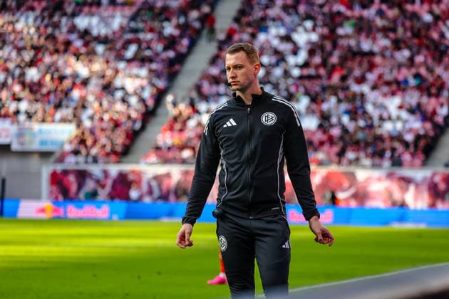 Tobias Stieler DFB Referee, 4 Officials , RB Leipzig vs FC Augsburg, Football, 1 Bundesliga, Matchday 25, Season 2025 2026, 07 03 2026,¨ DFL REGULATIONS PROHIBIT ANY USE OF PHOTOGRAPHS AS IMAGE SEQUENCES AND OR QUASI VIDEO,¨ RB Leipzig vs FC Augsburg, Football, 1 Bundesliga, Matchday 25, Season 2025 2026, 07 03 2026 Leipzig Copyright: xEibner-Pressefoto LauraxRoemerx EP_LRR